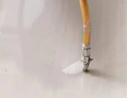海淀瓷砖空鼓维修公司专业解答在瓷砖铺贴过程中，如果使用的砂料过粗（如全部使用了粗砂），可能会导致以下问题